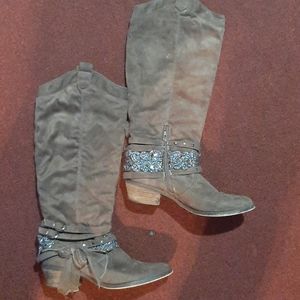 NOT RATED BROWN LEATHER BOOTS